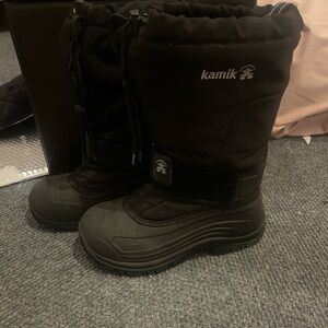 Black Kamik snow boots